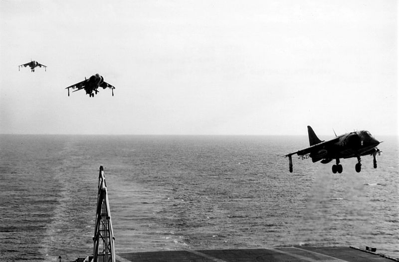 Illustration for article titled The Time When AV-8 Harriers Deployed Aboard A Fixed-Wing Navy Carrier Ā